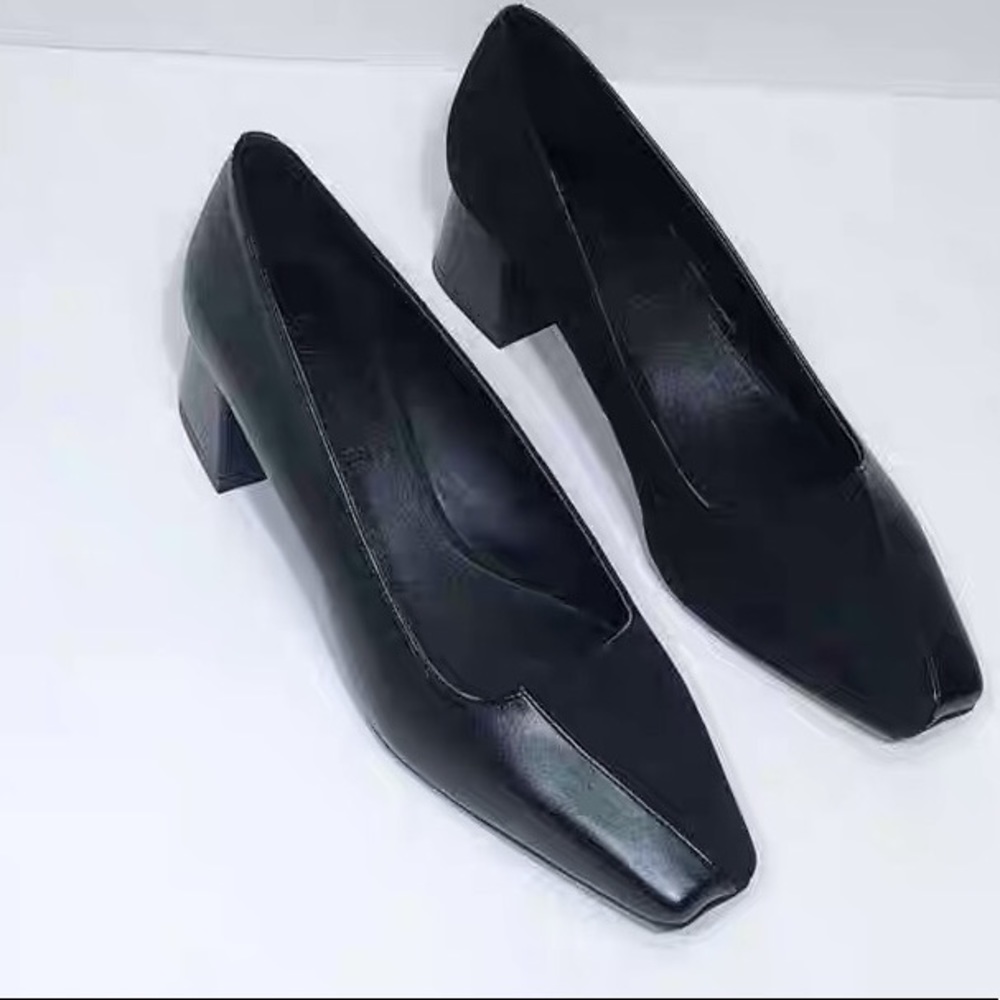 Charles Keith square toe block heel pump NWT